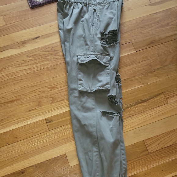 Forever 21 Shredded Destruct Cargo Pants S - Picture 1 of 5